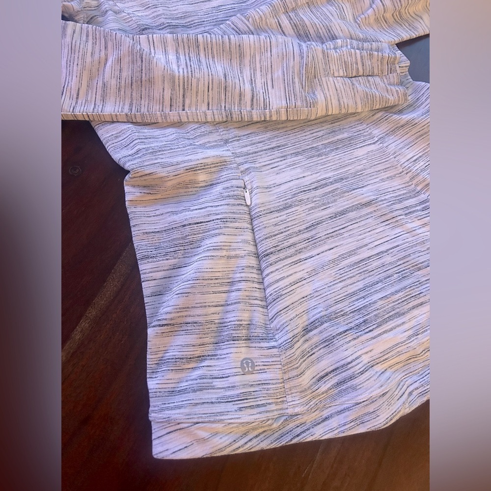 Lululemon Runderful Long Sleeve in Space Dye Camo White Silver Spoon • Size 4 - Picture 9 of 10